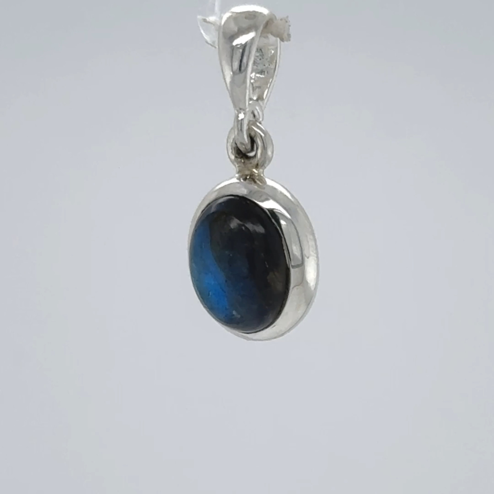 Natural Oval Shaped Labradorite Pendant For Women And Adults