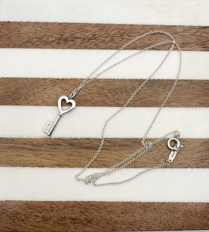 Iconic Tiffany & Co. Sterling Silver .925 Mini Heart Key Pendant Necklace 16″