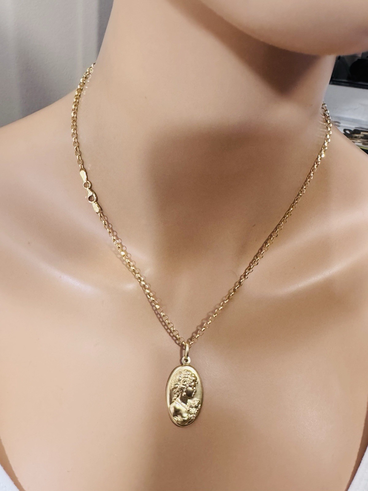 WOMENS 18K 750 Genuine Gold Oval Queen Earring & Necklace 18” Long 8.5g 3mm