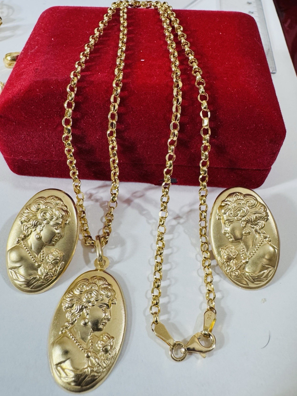WOMENS 18K 750 Genuine Gold Oval Queen Earring & Necklace 18” Long 8.5g 3mm