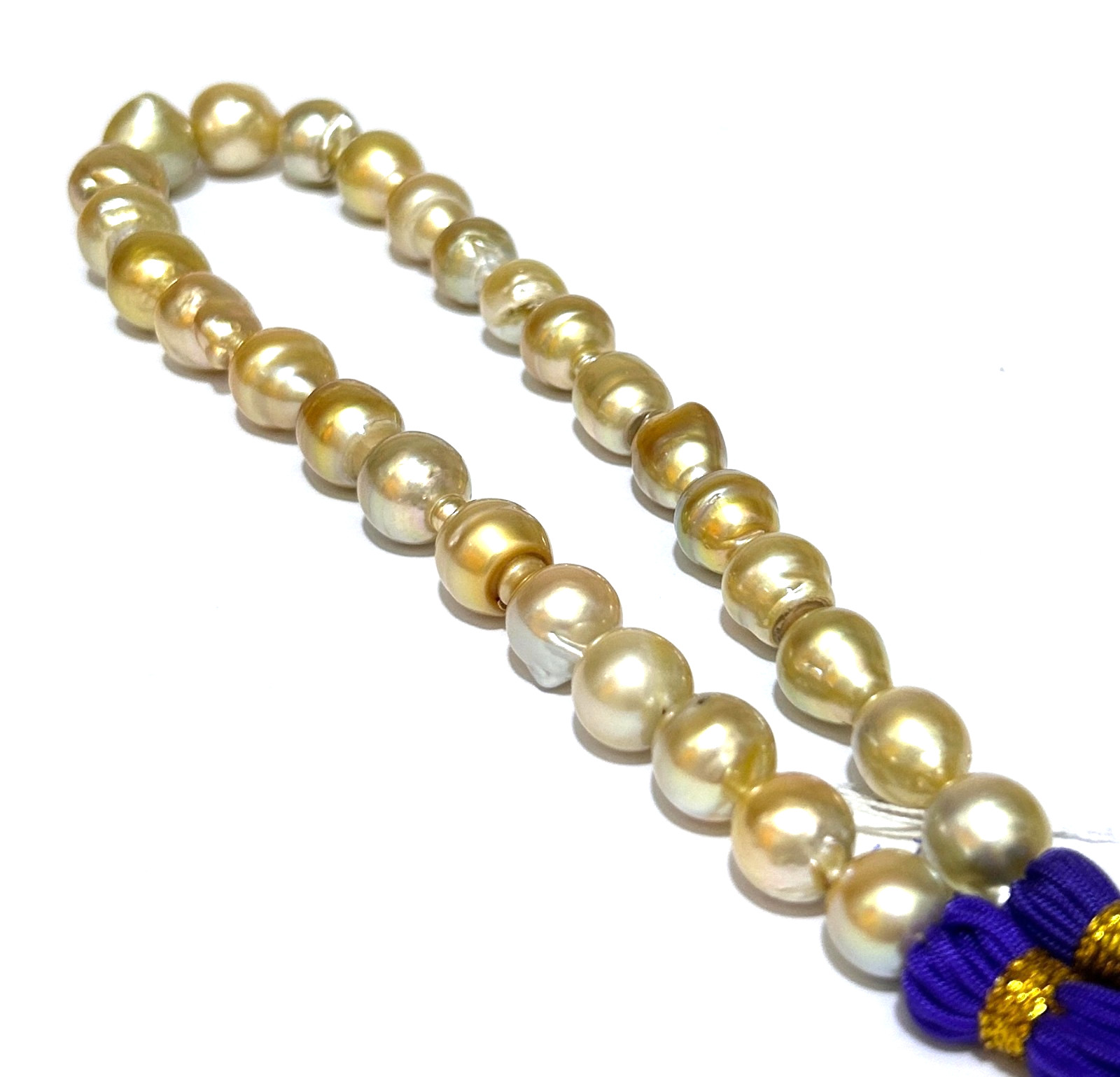 Giant 11 – 17.3mm 28 pcs South Sea Multi Gold Oval Baroque Pearl 16″ Strand