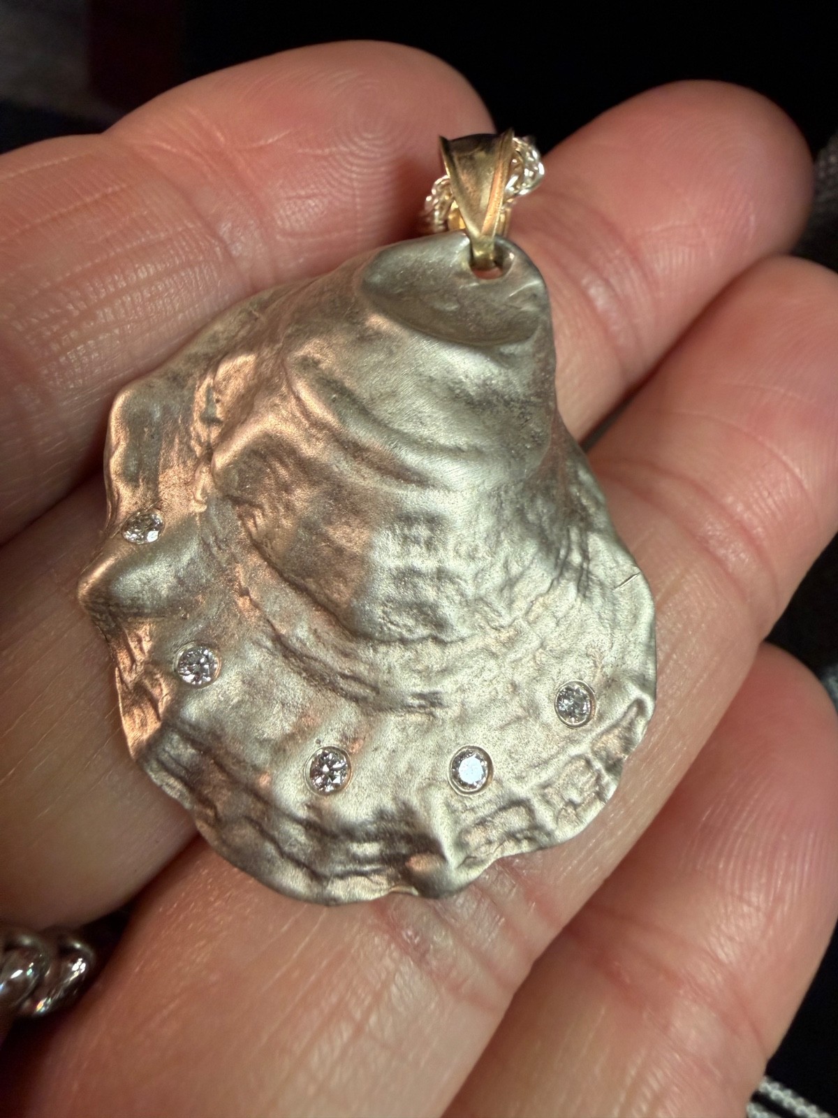 UNIQUE STERLING OYSTER SHELL -SHAPED DIAMOND PENDANT 14K BALE 20″ NECKLACE 17.0G