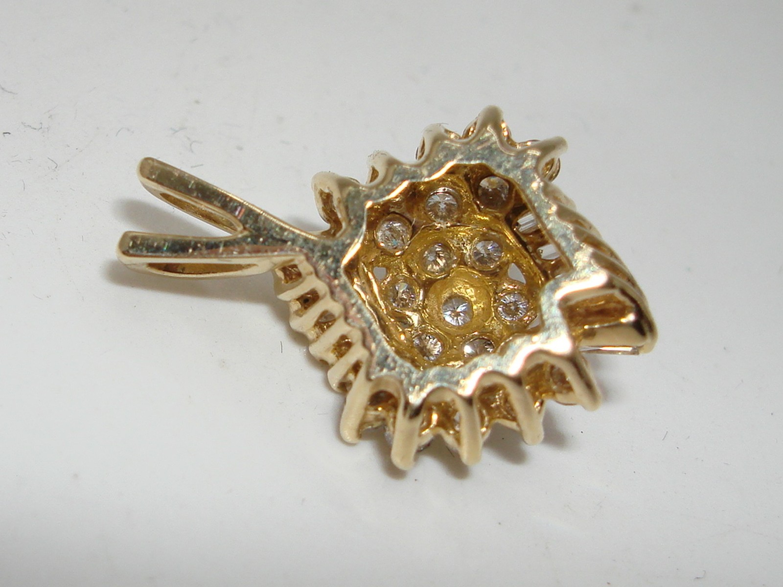 BEAUTIFUL 14K SOLID GOLD APPROX. 3/4 CTW BRILLIANT DIAMOND PENDANT!