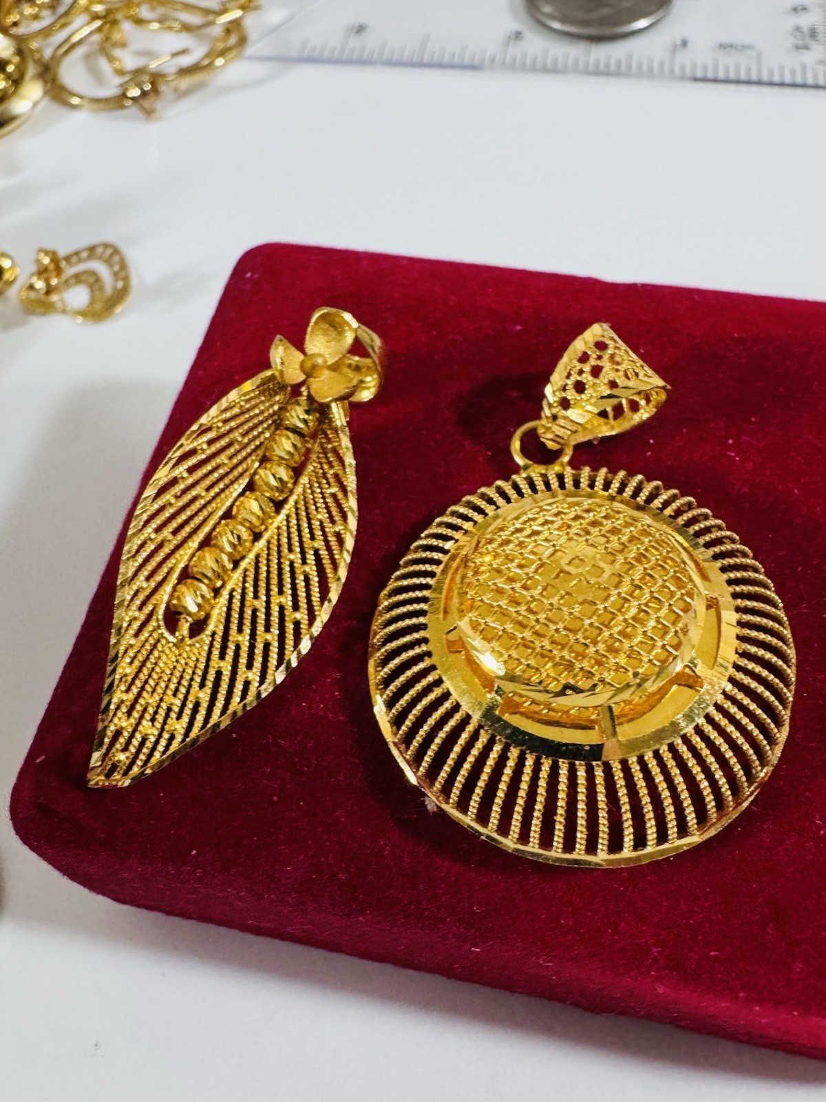 22K 916 22C Real Gold Two Set of Pendant 1 x Left Flower & 1x Round 8g