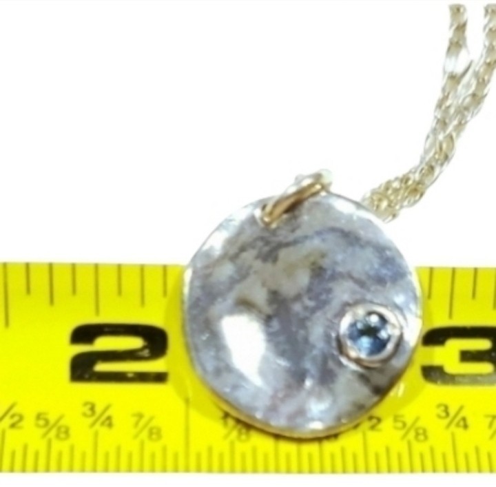 DIDAE Blue Topaz hammerd Disc Pendant Necklace 925 Sterling Silver VTG