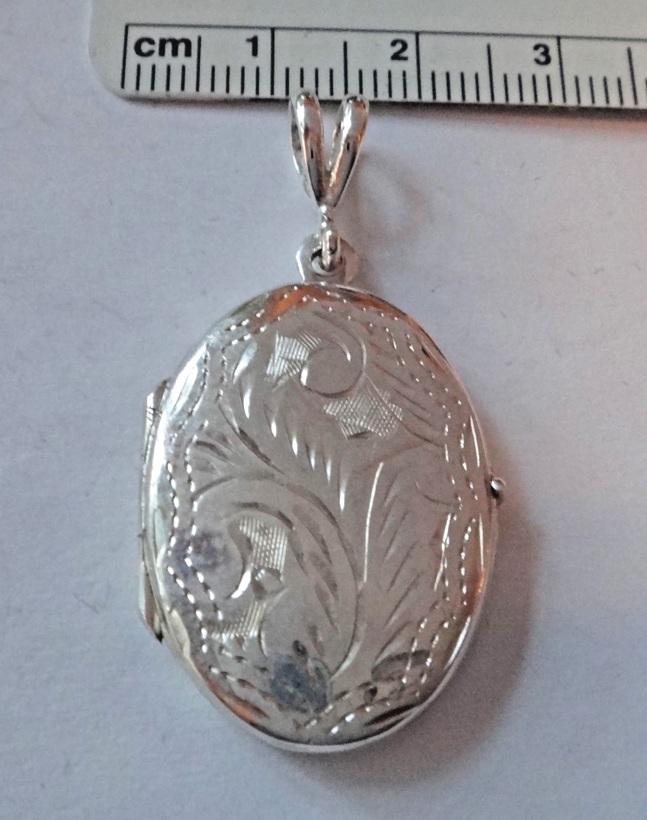 Sterling Silver 40×20 mm 6 gram Oval 2 Picture Photo Locket Charm!