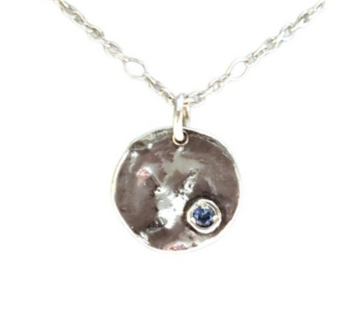 DIDAE Blue Topaz hammerd Disc Pendant Necklace 925 Sterling Silver VTG