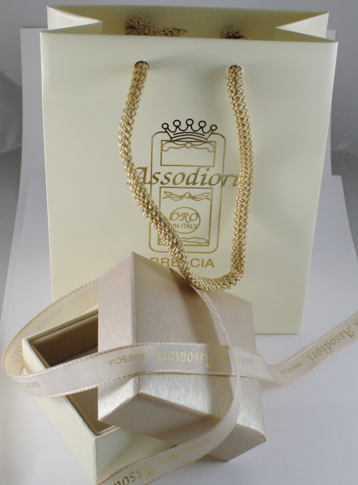 18K GOLD FIGARO CHAIN 2 MM WIDTH 23.6 LENGTH ALTERNATE NECKLACE MADE IN ITALY