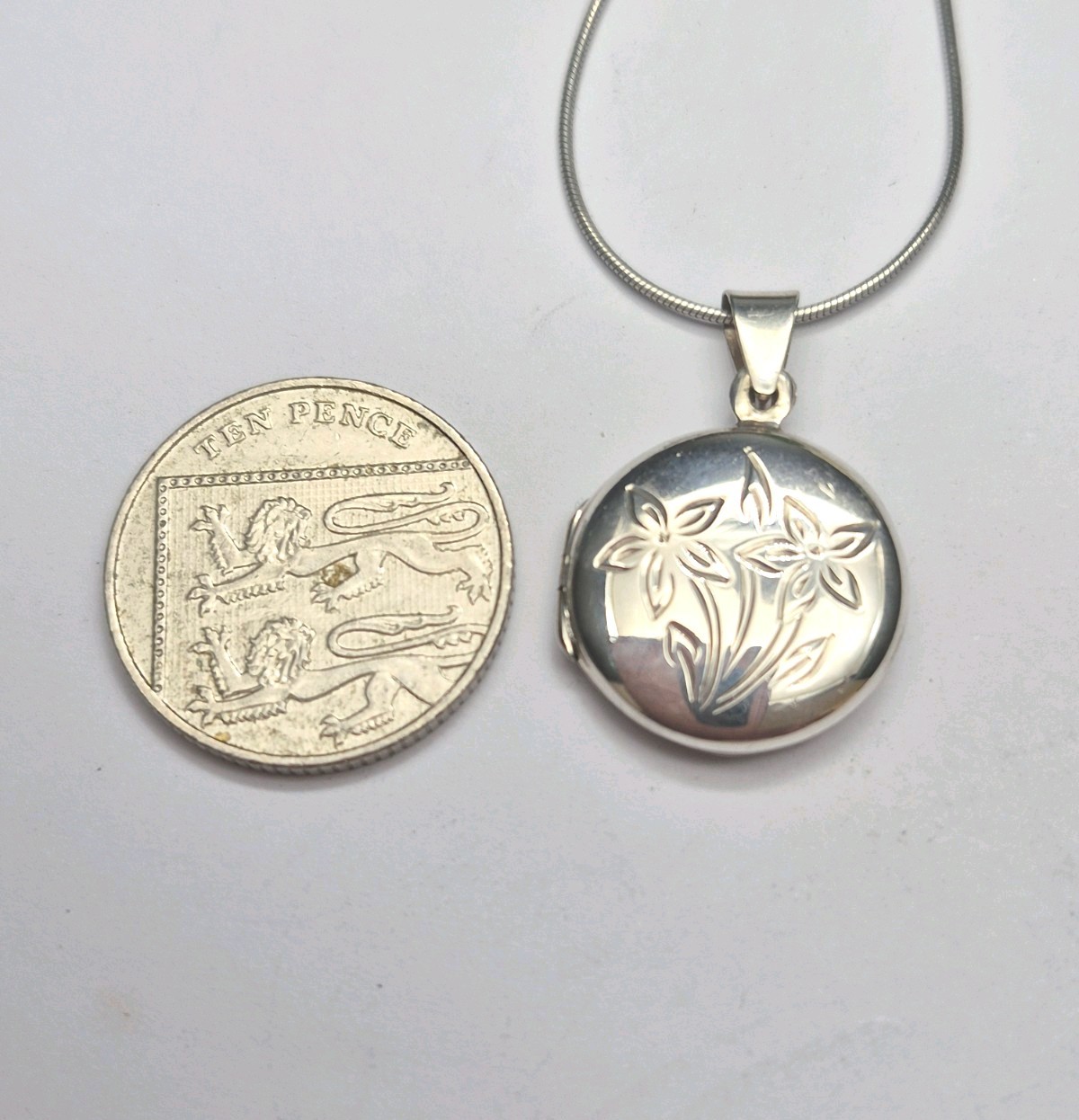LOCKET – Small Sterling Silver Round Double Photo Locket And Chain. Necklace.