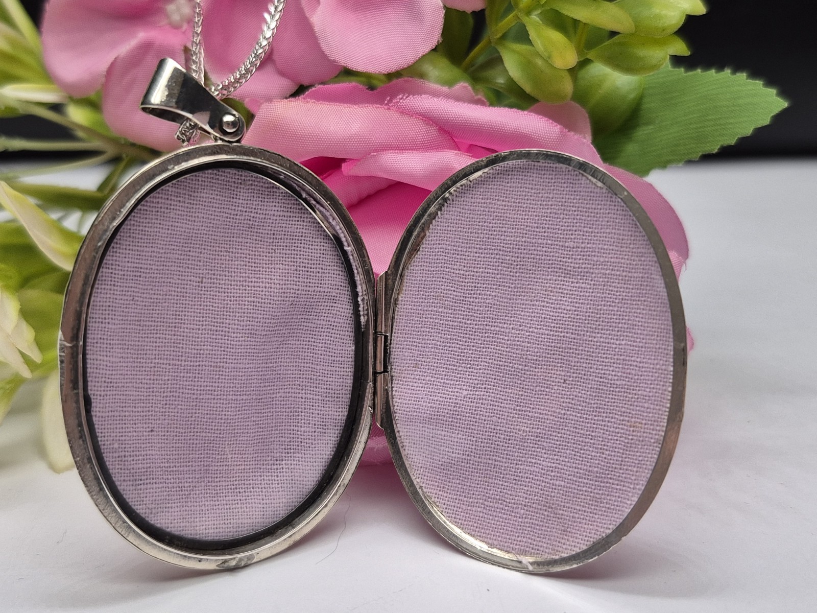 LOCKET – Large Vintage Oval Double Photo Locket/Keepsake with 30″ Chain.