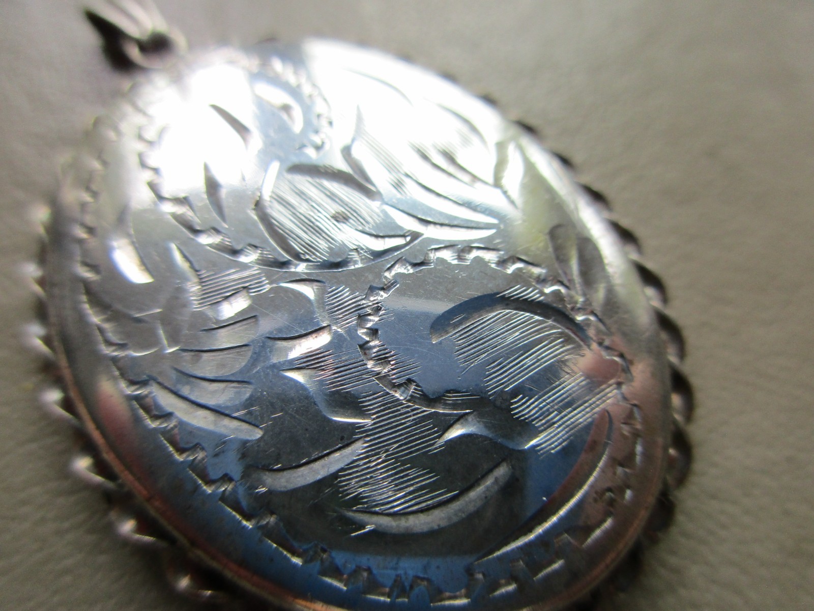 ANTIQUE VINTAGE LARGE UK STERLING SILVER PHOTO KEEPSAKE LOCKET FOB CHARM PENDANT