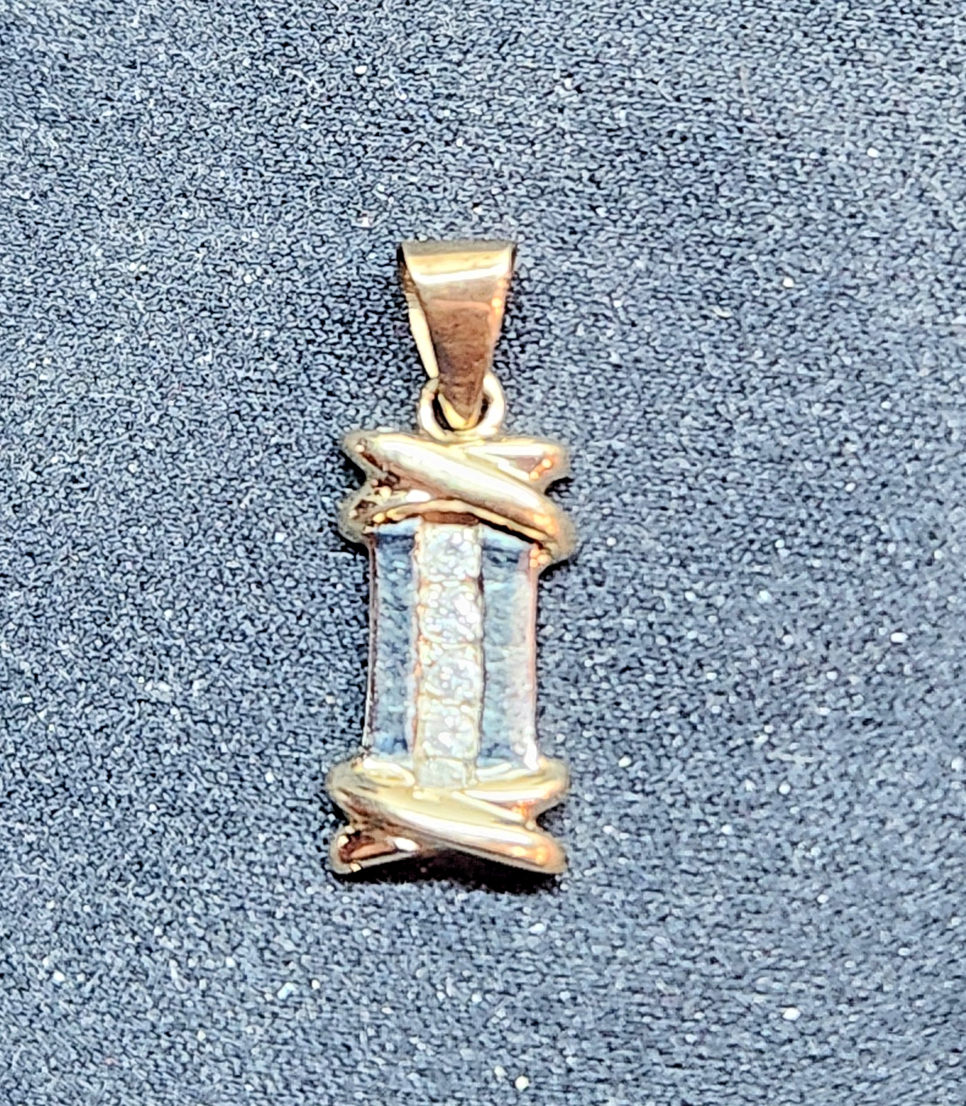 14K Yellow Gold Bar Design 0.15 TCW 4 Stone Prong Set Diamond Pendant