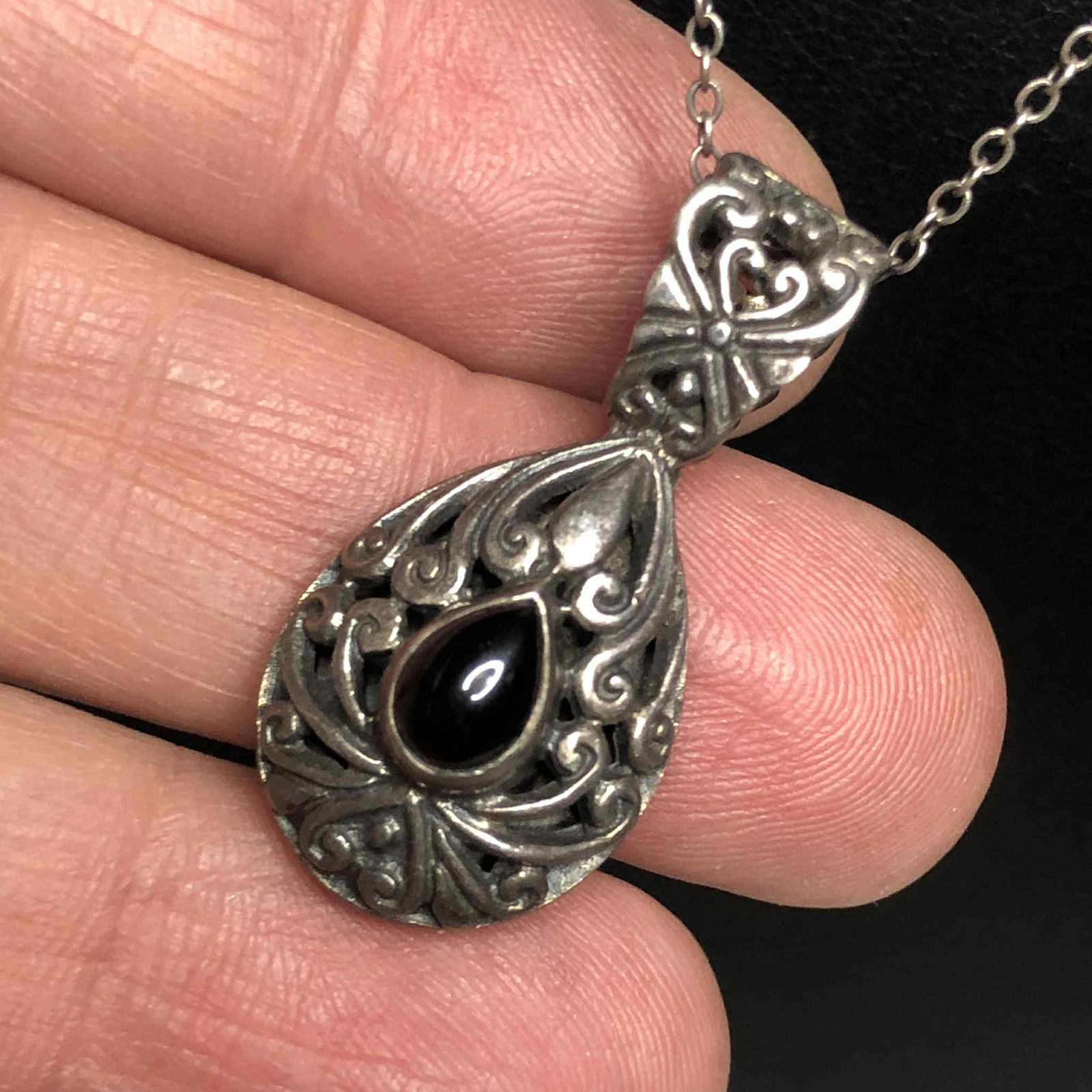 5501 Vintage Oxidized Sterling 925 ATI Indonesia Onyx pendant 7.1 gram 20″ Chain