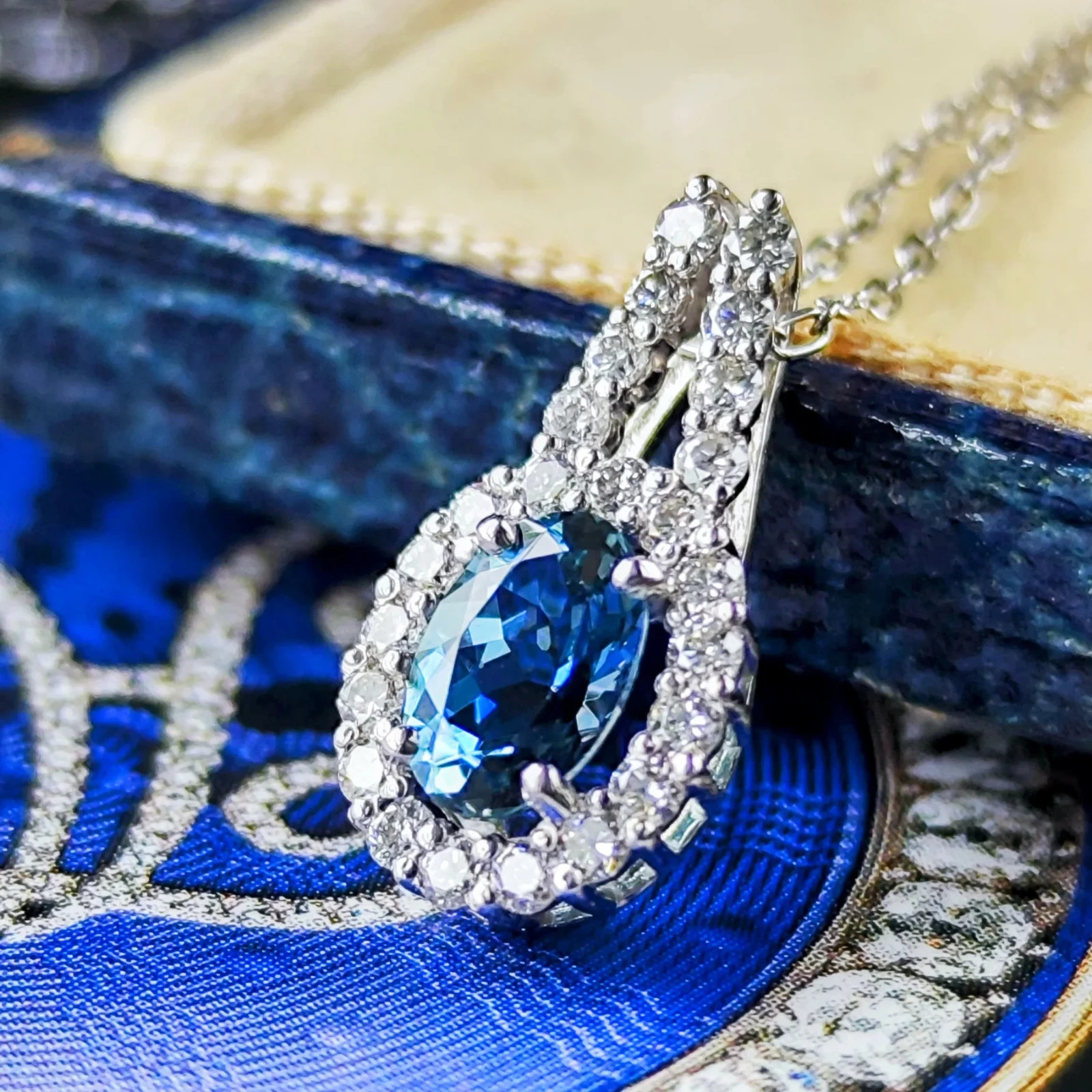 Natural Santamaria Aquamarine Diamond Platinum Oval Necklace 【Made in Japan】