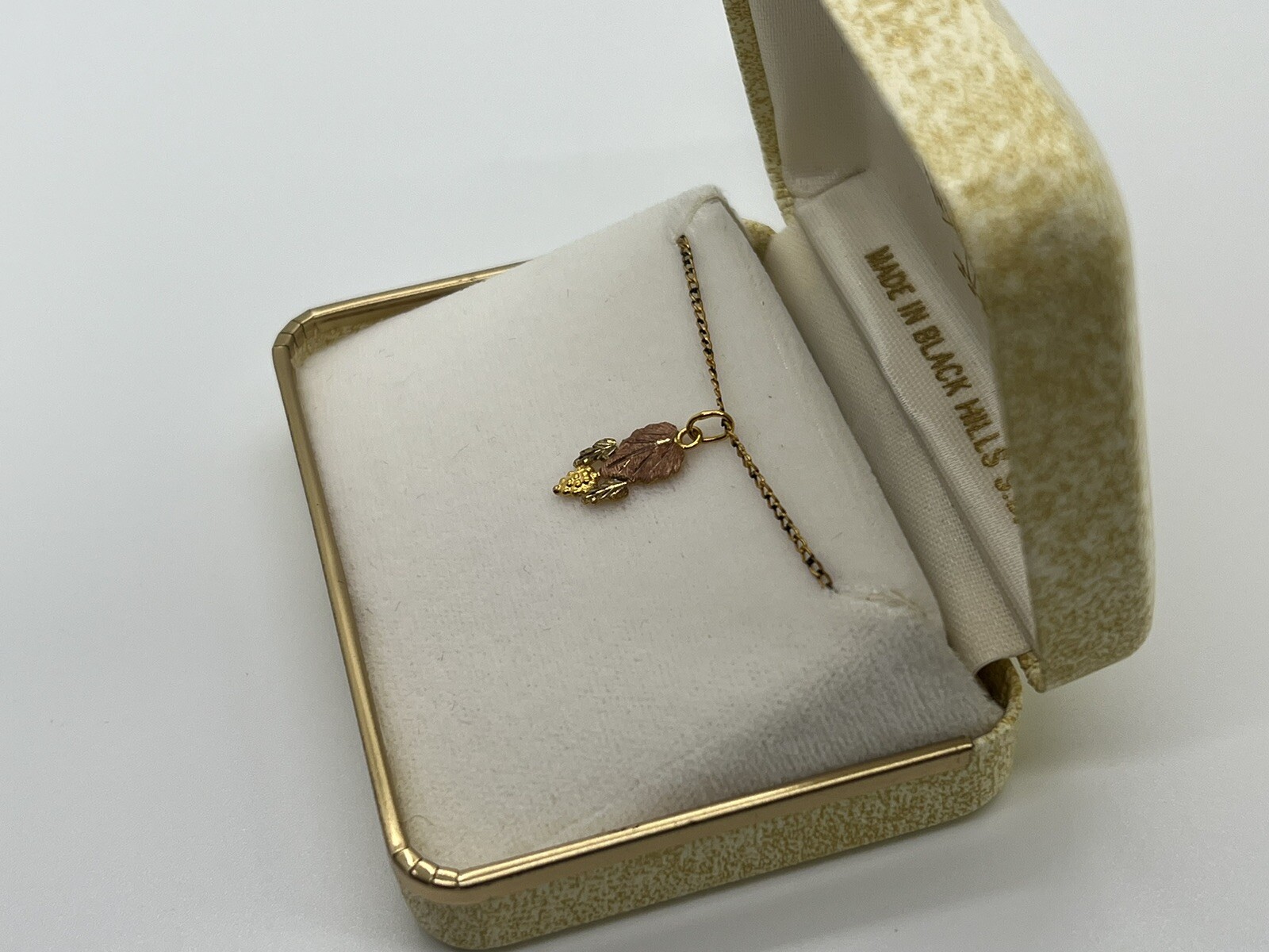 Landstrom’s Original Black Hills Gold Three Leaf Grape Pendant 10K Necklace Box