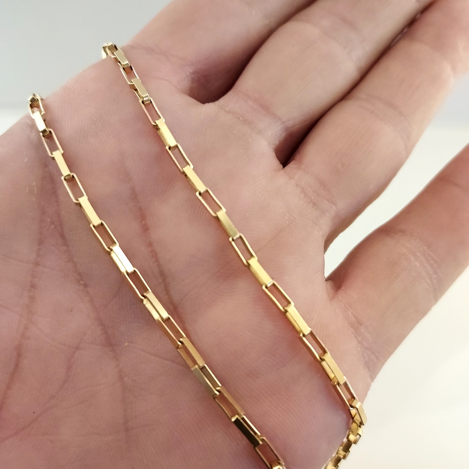 Vintage 14k Italy Square Link Chain. 18″ Length. 2mm Width. 7.5 Grams.