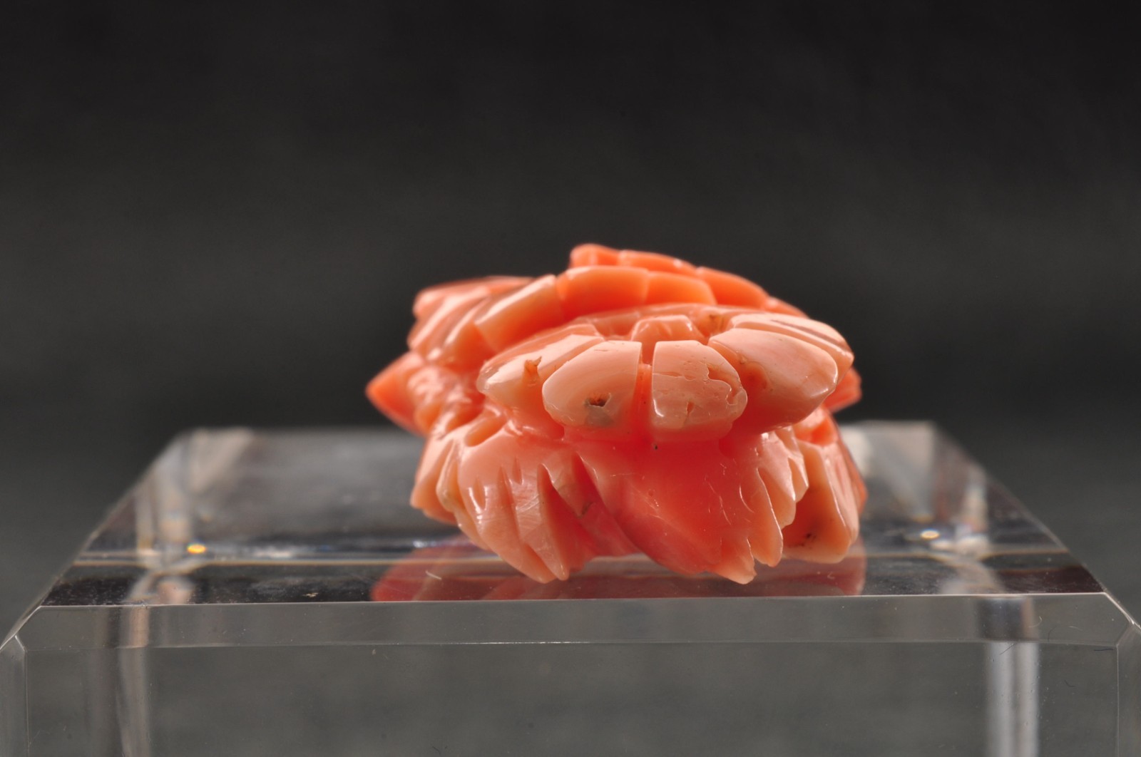 Certification Salmon pink coral pendant top carved Floral pattern (26mm, 31.0ct)