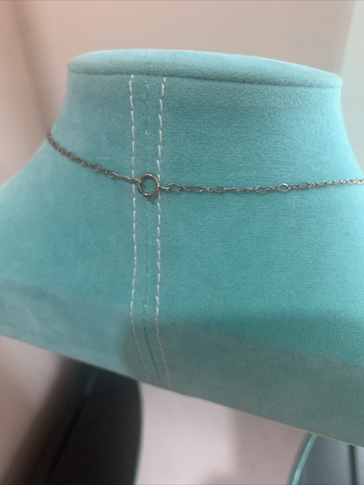 VINTAGE DELICATE STERLING SILVER CZECH. DANGLING GARNETS GEMSTONE NECKLACE 16″