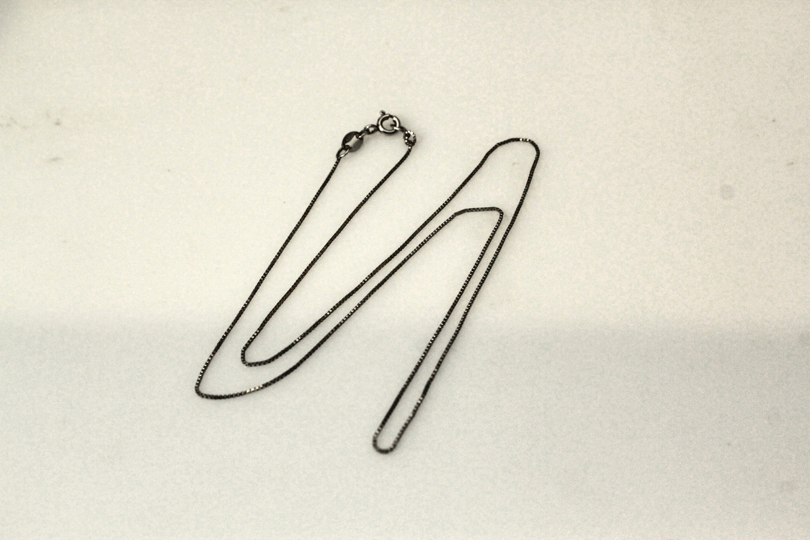 925 Sterling Silver Thin Box Chain 1.3 Grams 18″ Long 0.7mm Wide (NEC4708)