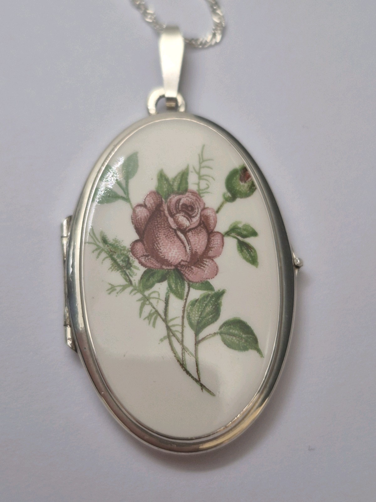 LOCKET – Sterling Silver Enamel Floral Double Photo Locket And Chain. Necklace.
