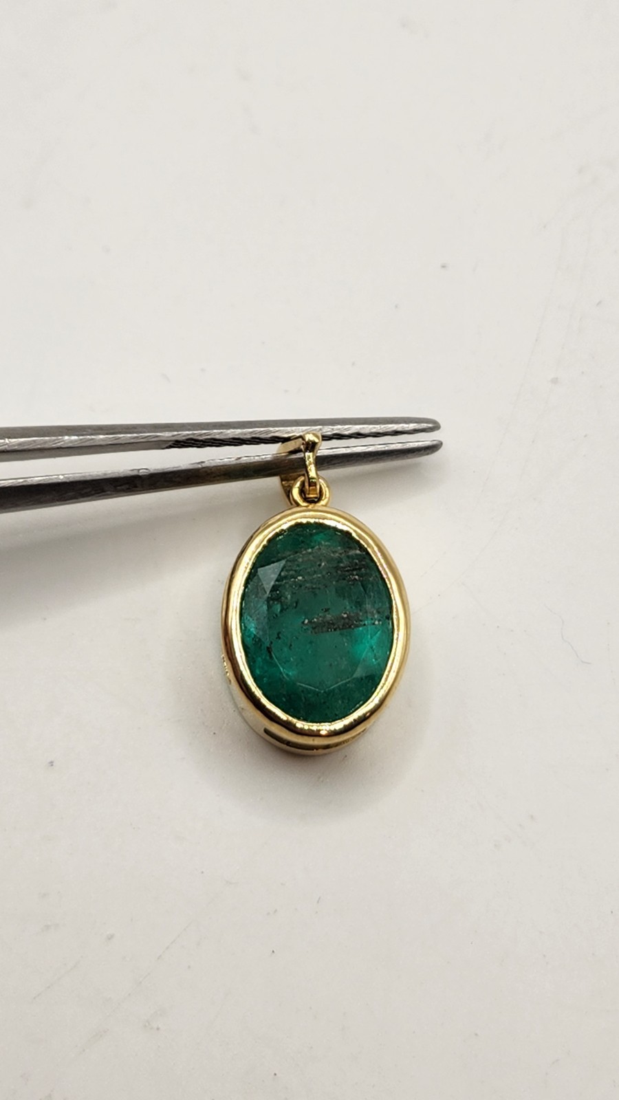 Pendiente en oro de 18k con Esmeraldas Colombianas Naturales 11,20 Cts