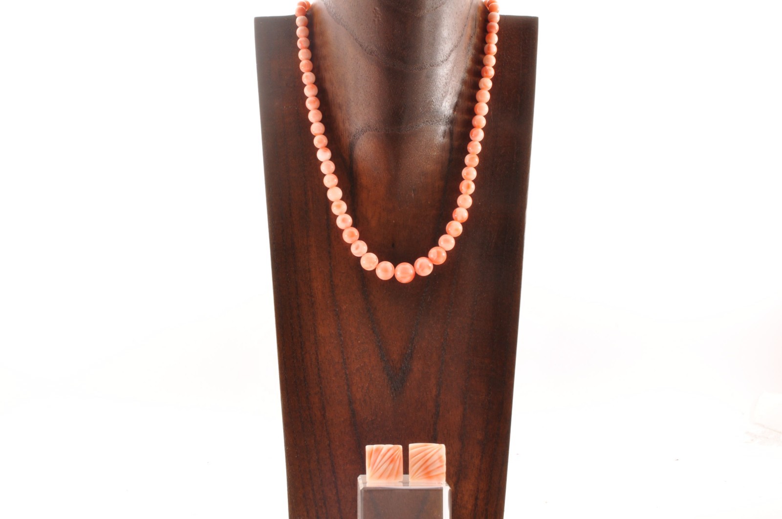Vintage Angel skin coral Necklace and ear clip set (17.3in 192ct) Certificate.